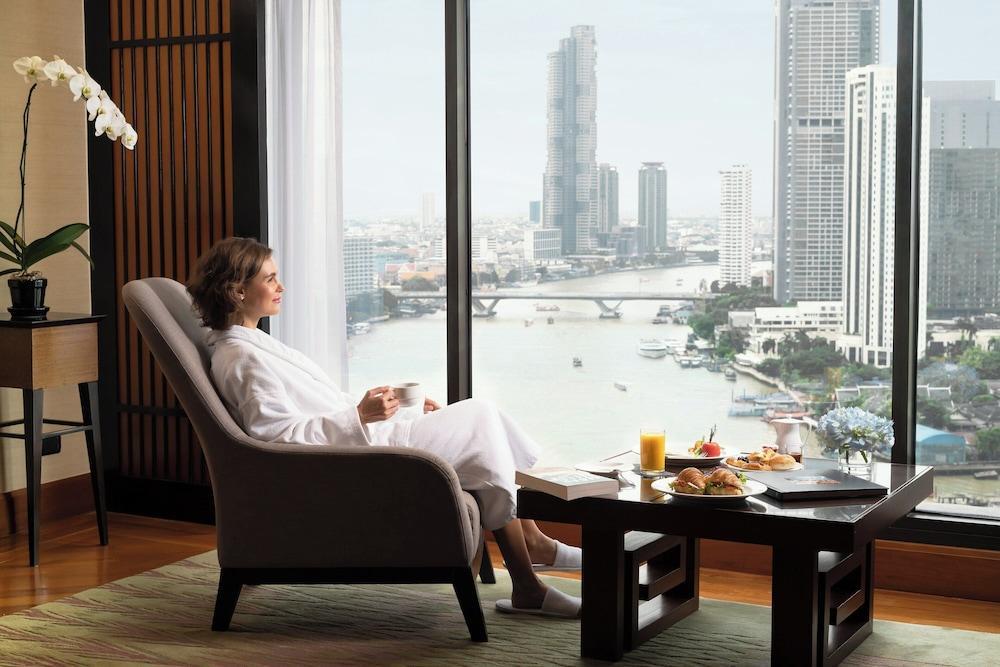 Royal Orchid Sheraton Riverside Hotel Bangkok’ - Tap to explore photos