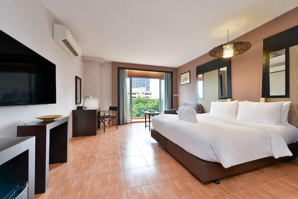 Royal View Resort Room Type - Deluxe With Breakfast Double Bed
