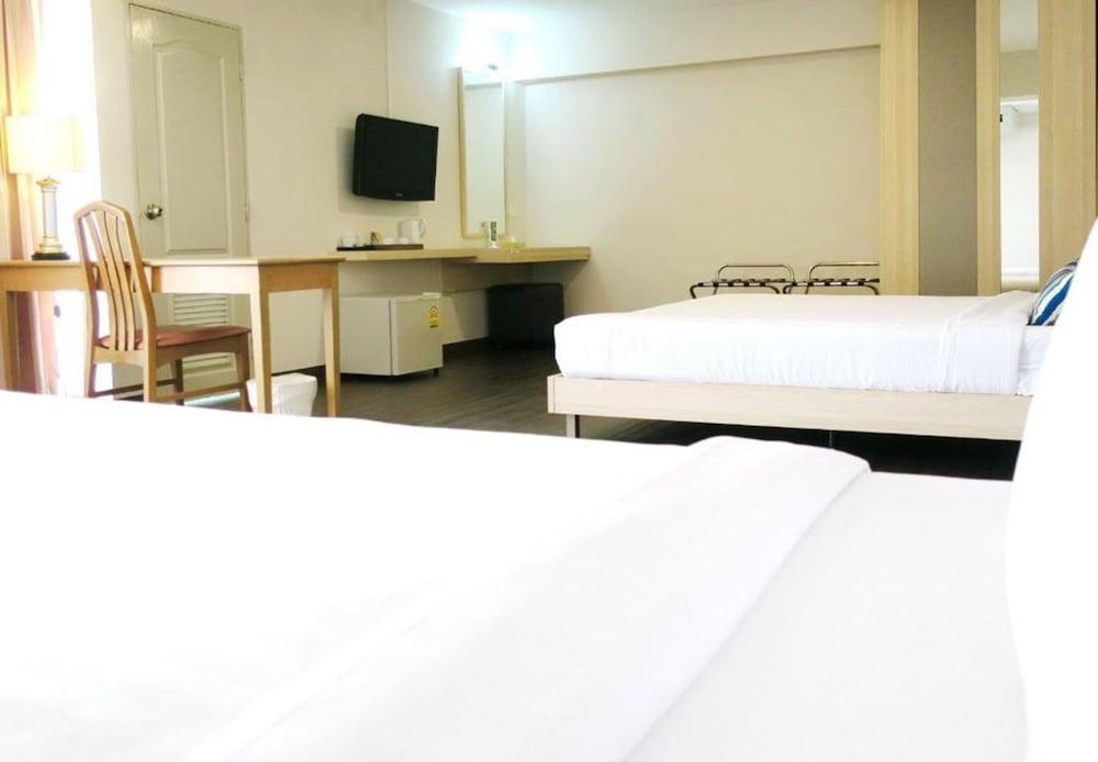 Samran Place Hotel Room Type - Family Triple Room