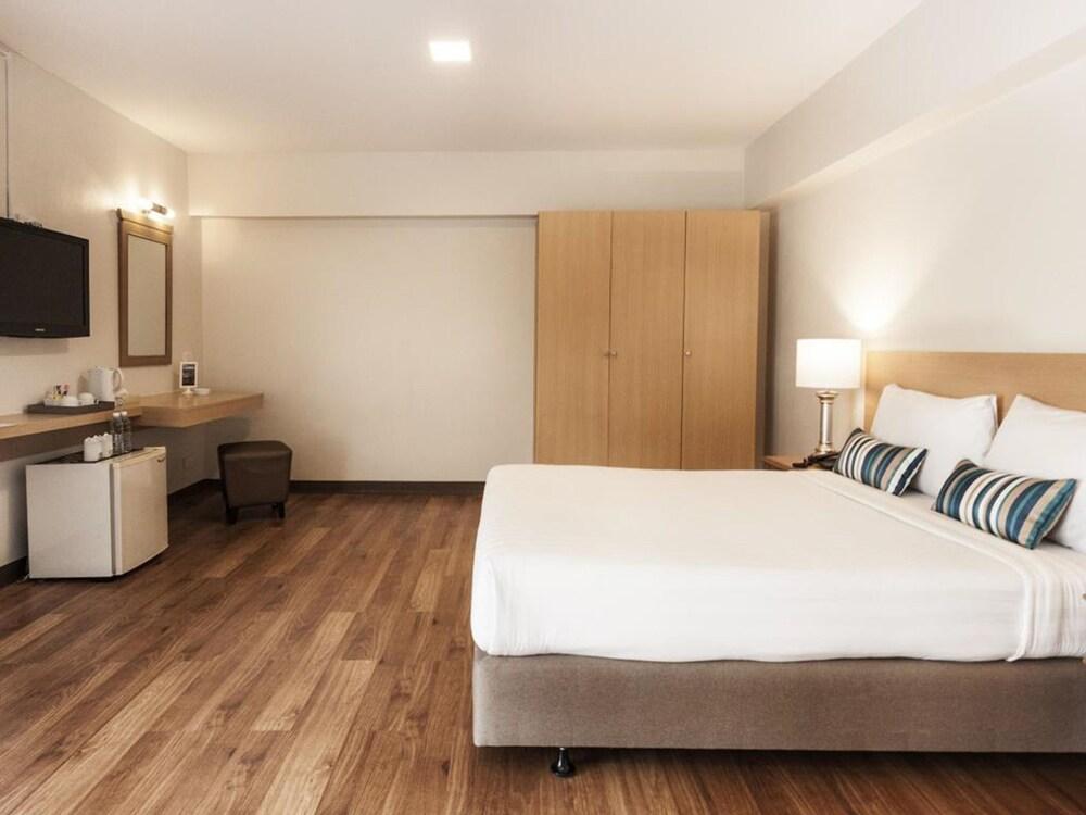 Samran Place Hotel Room Type - Deluxe Double Room