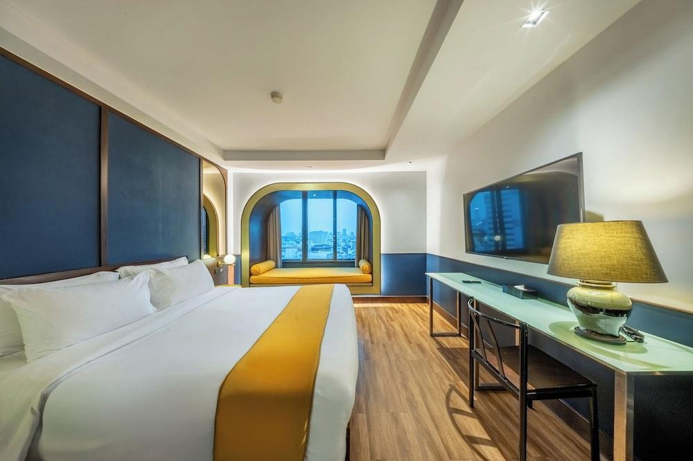 Graph Hotel Room Type - Deluxe Premier Double Bed