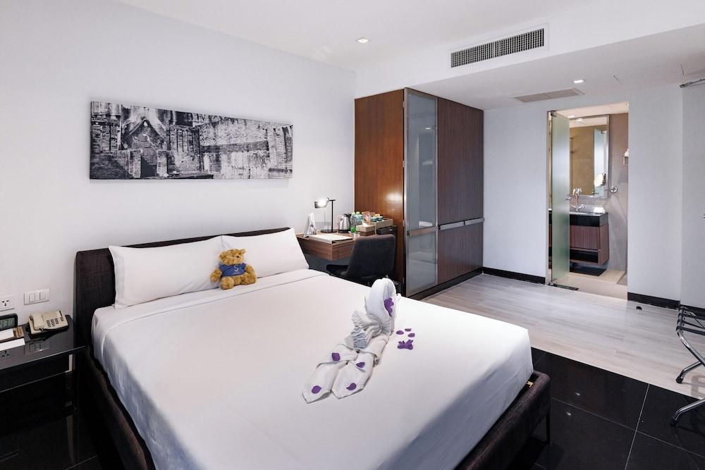 S33 Compact Hotel Room Type - Standard Double Room (XS)
