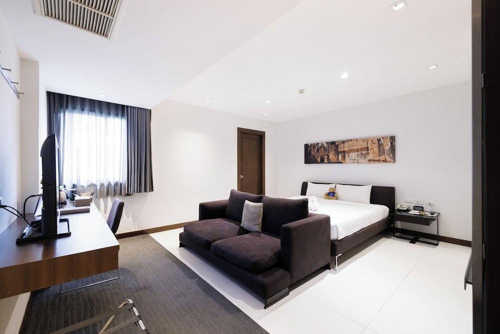 S33 Compact Hotel Room Type - Grand Deluxe Double Room (L)