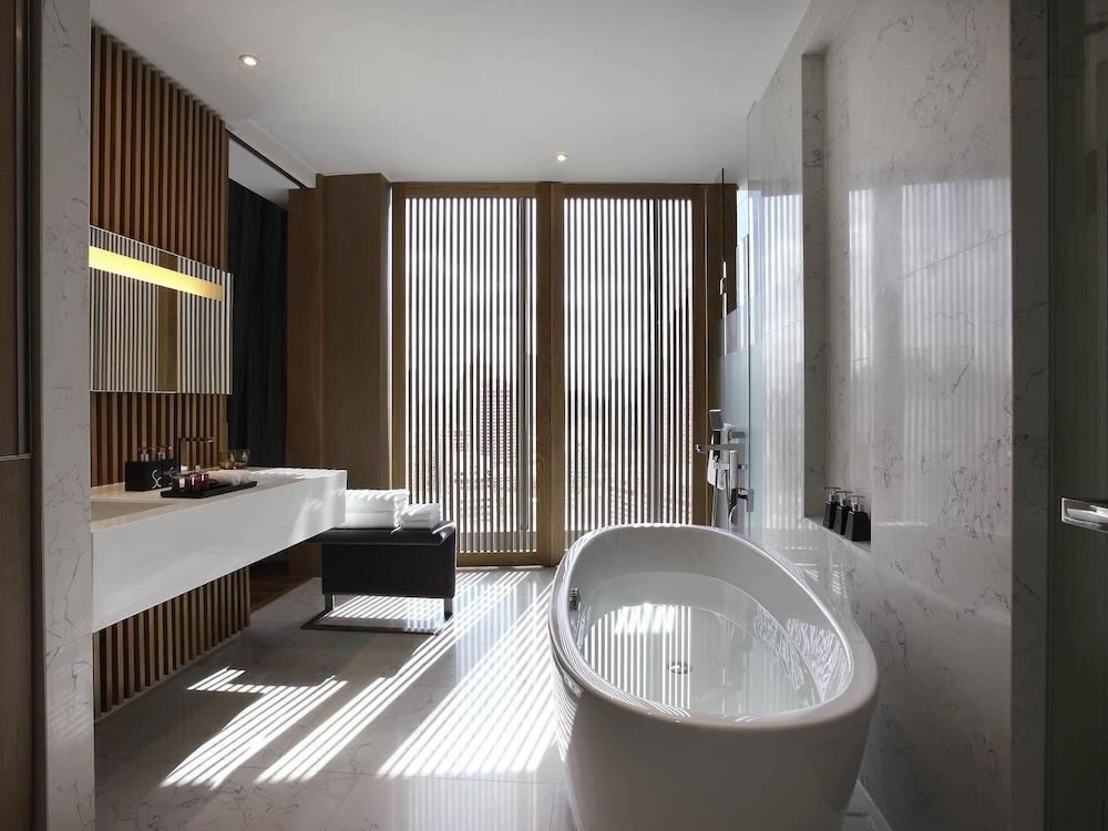 SO/Bangkok Room Type - Signature Studio, 1 King Bed, Club Lounge Access (SO)