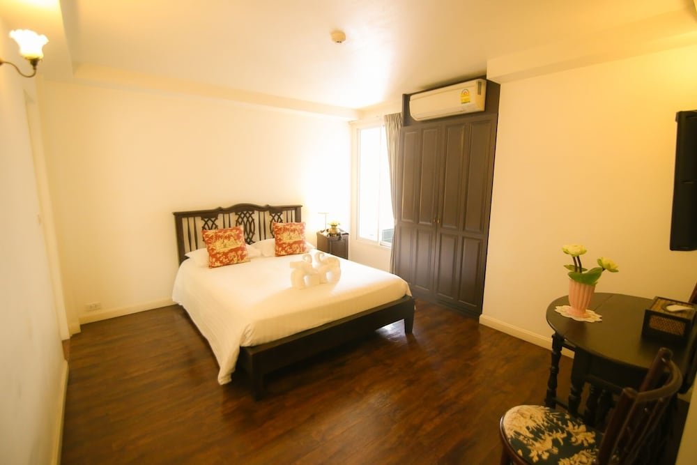 SSIP Boutique Dhevej Bangkok Room Type - Standard Double Room (Room Only) SSIP Boutique Dhevej Bangkok Room Type - Standard Double Room (Room Only)