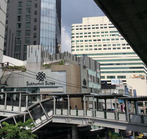 Sukhumvit Suites Hotel - Tap to explore photos