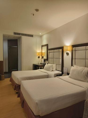 Sukhumvit Suites Hotel - Tap to explore photos