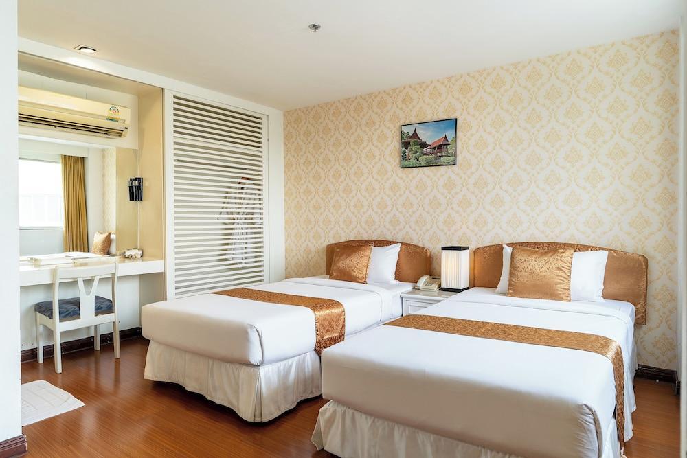 Summit Pavilion Room Type - Studio Twin Superior