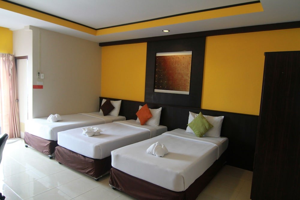 Grand Pinnacle Room Type - Standard Triple Room