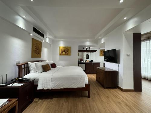 Le Siam Hotel Silom Bangkok by Pcl - Tap to explore photos