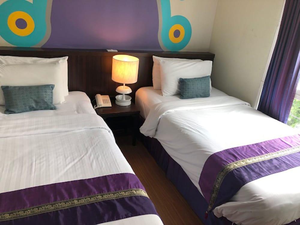Sawasdee Hotel @ Sukhumvit Soi 8 Room Type - Superior Twin Room, 2 Twin Beds