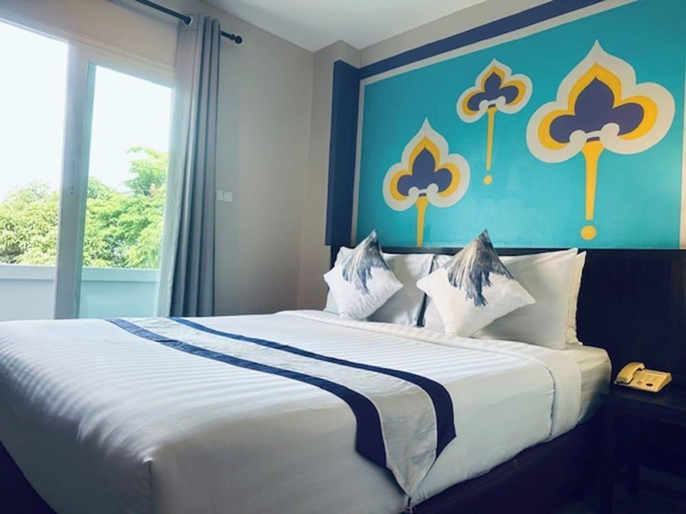 Sawasdee Hotel @ Sukhumvit Soi 8 Room Type - Superior Room, 1 Double Bed, Balcony