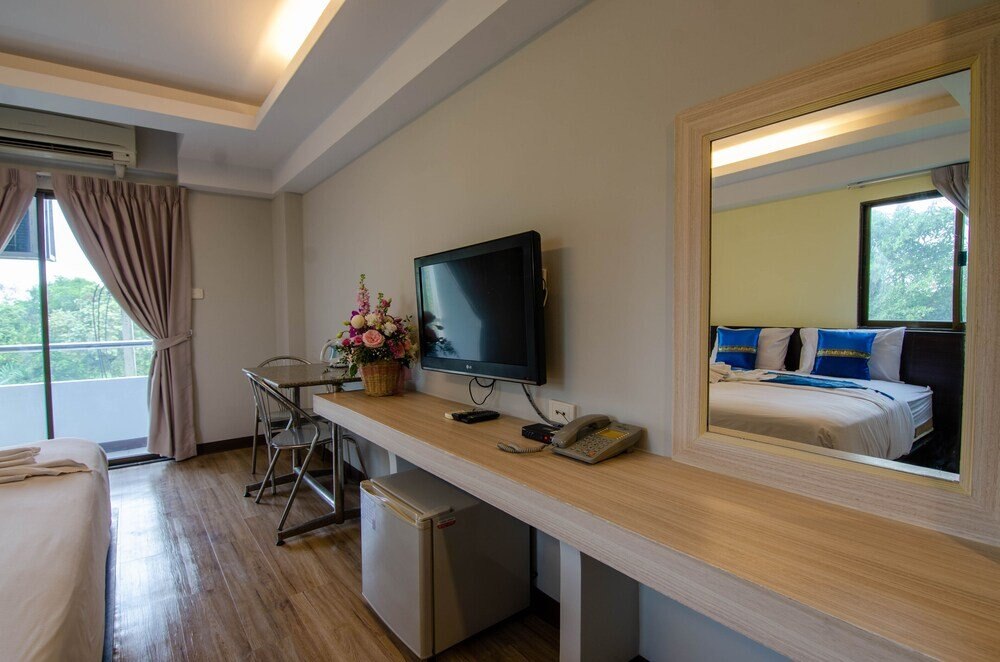 Tara Lake Bangkok Room Type - Deluxe Double Room
