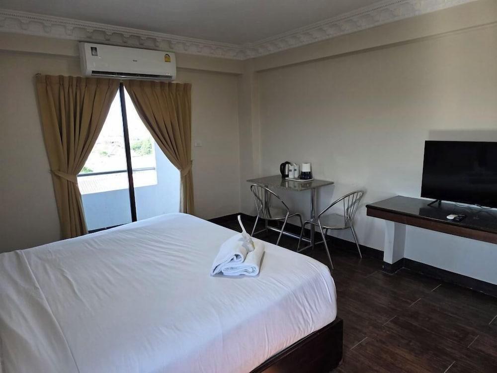 Tara Lake Bangkok Room Type - Superior Double Room