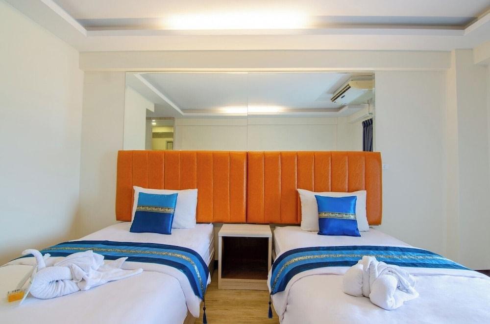 Tara Lake Bangkok Room Type - Deluxe Room