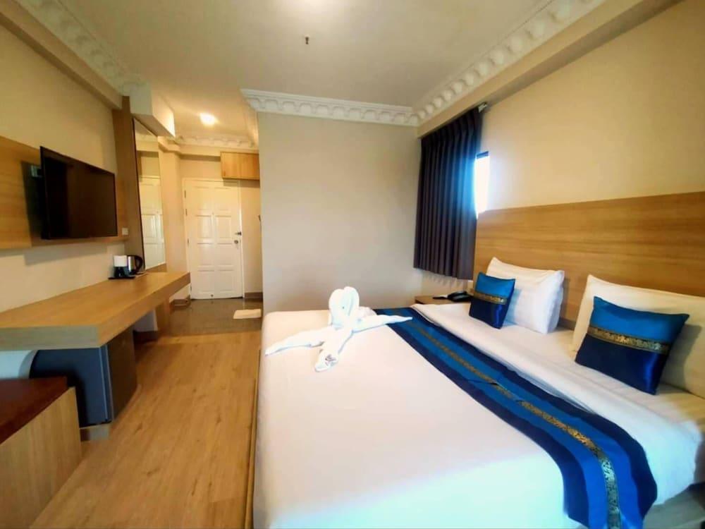Tara Lake Bangkok Room Type - Grand Deluxe Double
