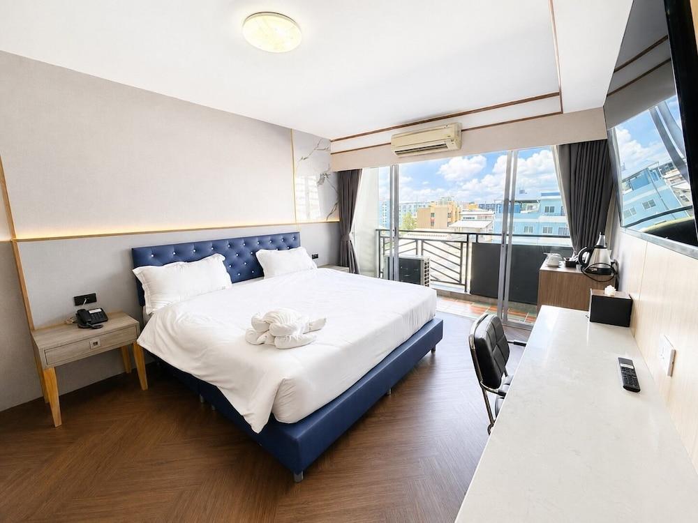 Roseate Ratchada Room Type - Superior Studio Twin bed room