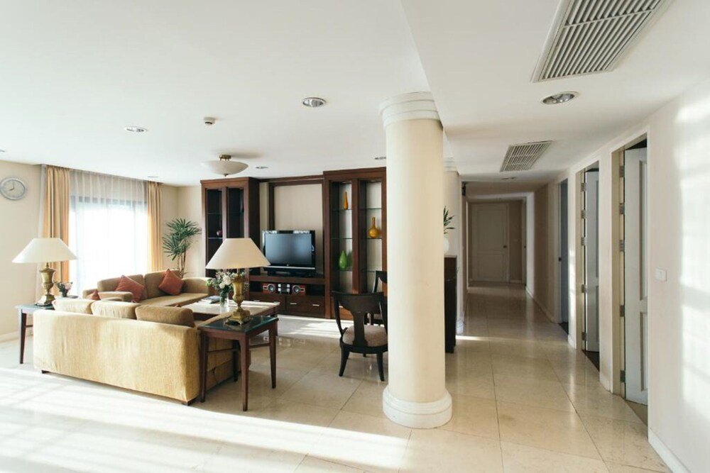 Thomson Residence Hotel - Tap to explore photos
