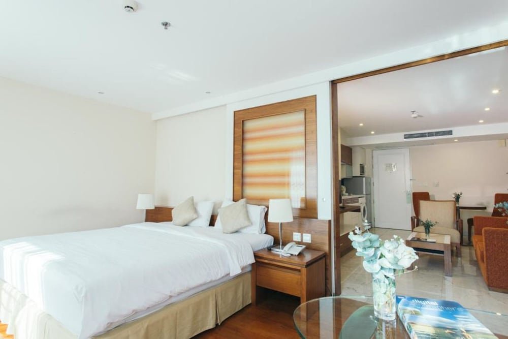 Thomson Residence Hotel Room Type - Junior Suite