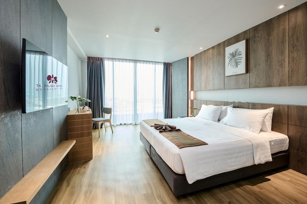 TK Palace Hotel & Convention Room Type - The Extra Room with Bathtub TK Palace Hotel & Convention Room Type - The Extra Room with Bathtub