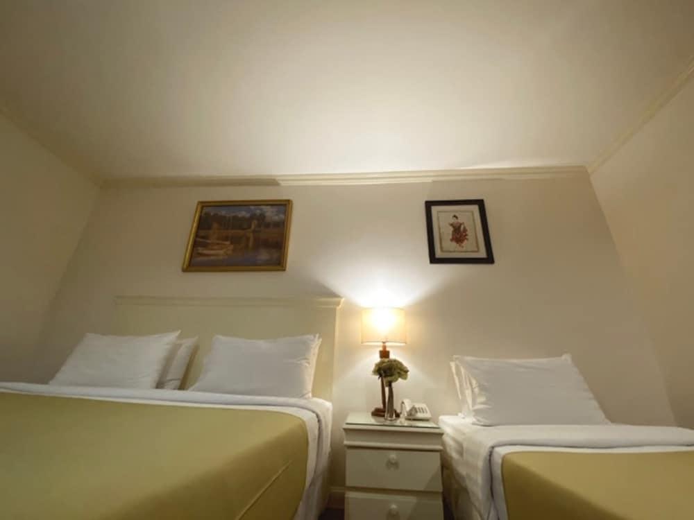 The Victory Executive Residences Hotel Room Type - Deluxe Triple Room