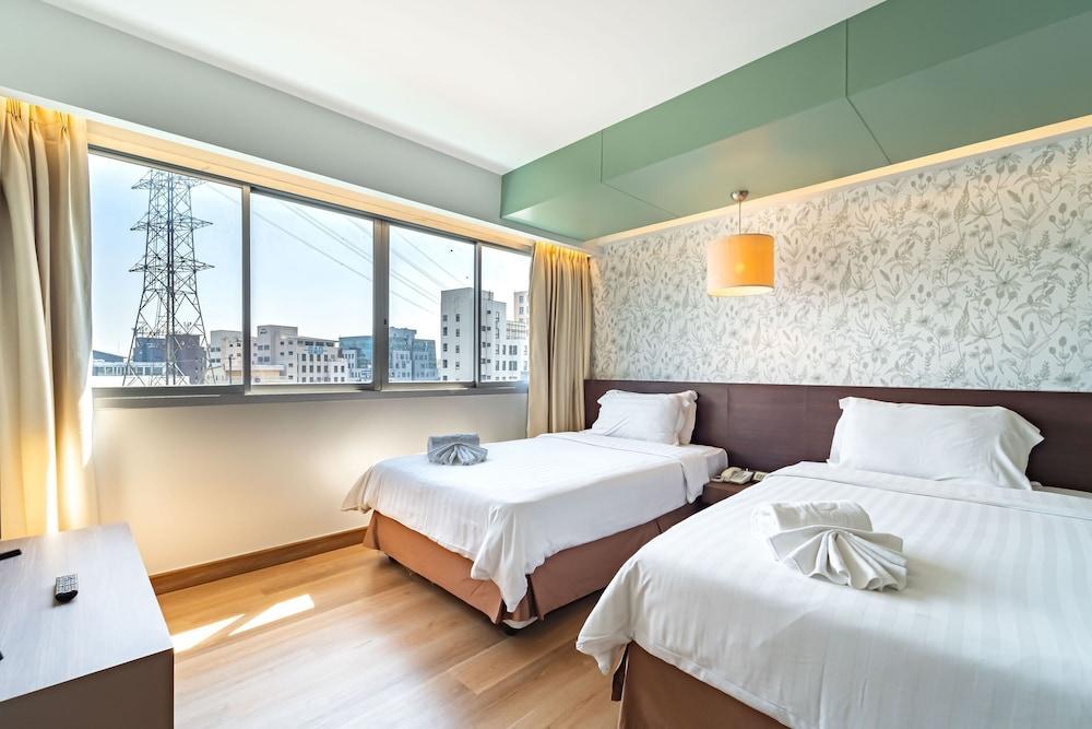 Veronica Residence Room Type - Business Twin Room
