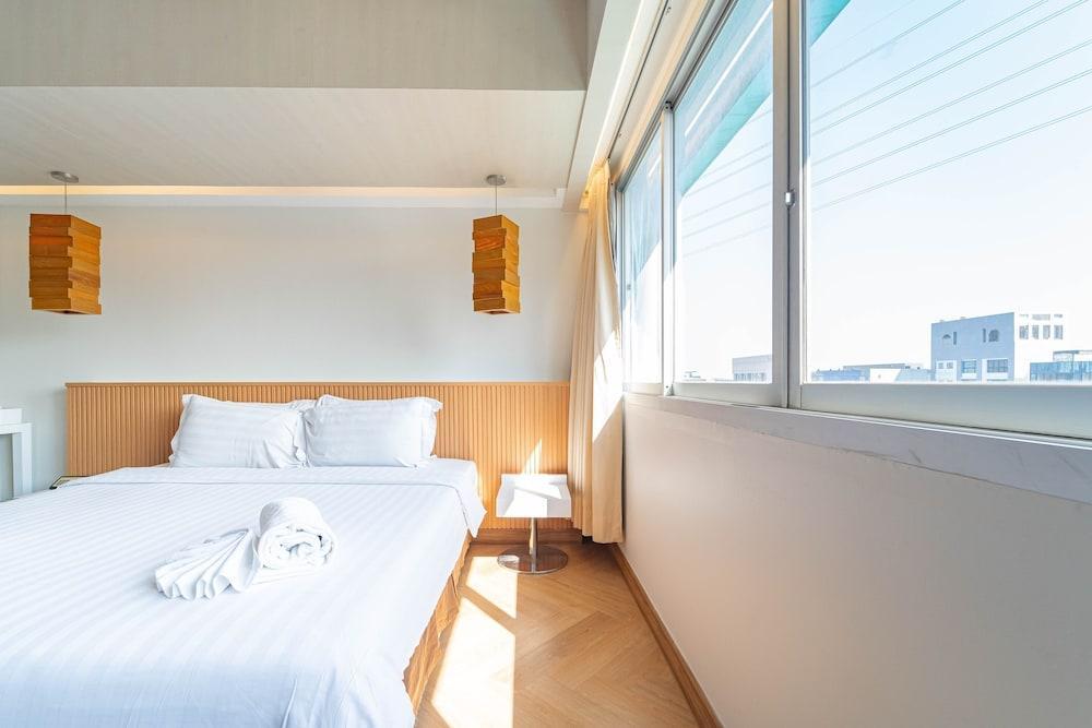 Veronica Residence Room Type - Business Double Room