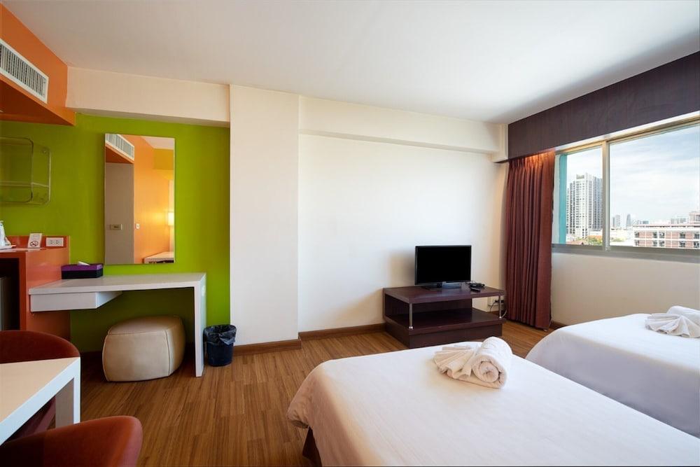 Veronica Residence Room Type - Deluxe Twin Room
