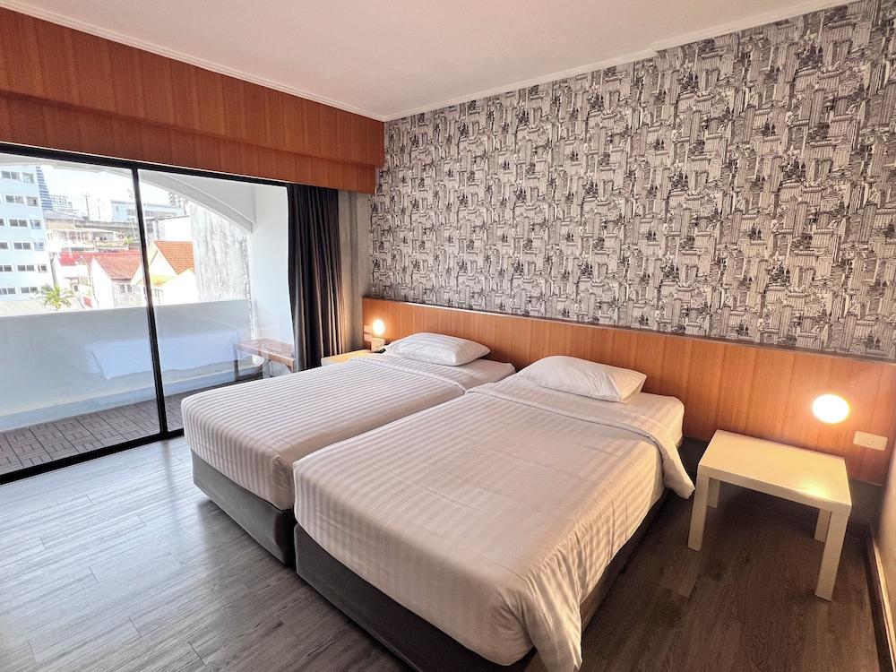 White Palace Bangkok Room Type - Superior Twin Room, Balcony