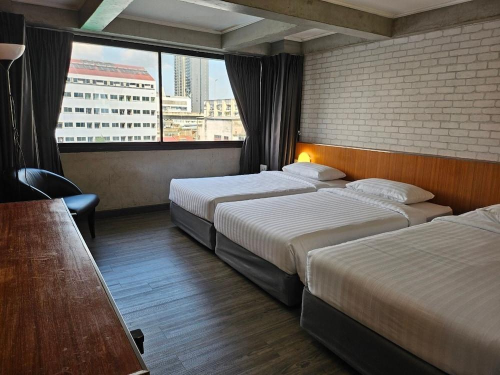 White Palace Bangkok Room Type - Superior Triple