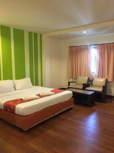 Woraburi Sukhumvit Hotel & Resort Nana, Bangkok - Tap to explore photos