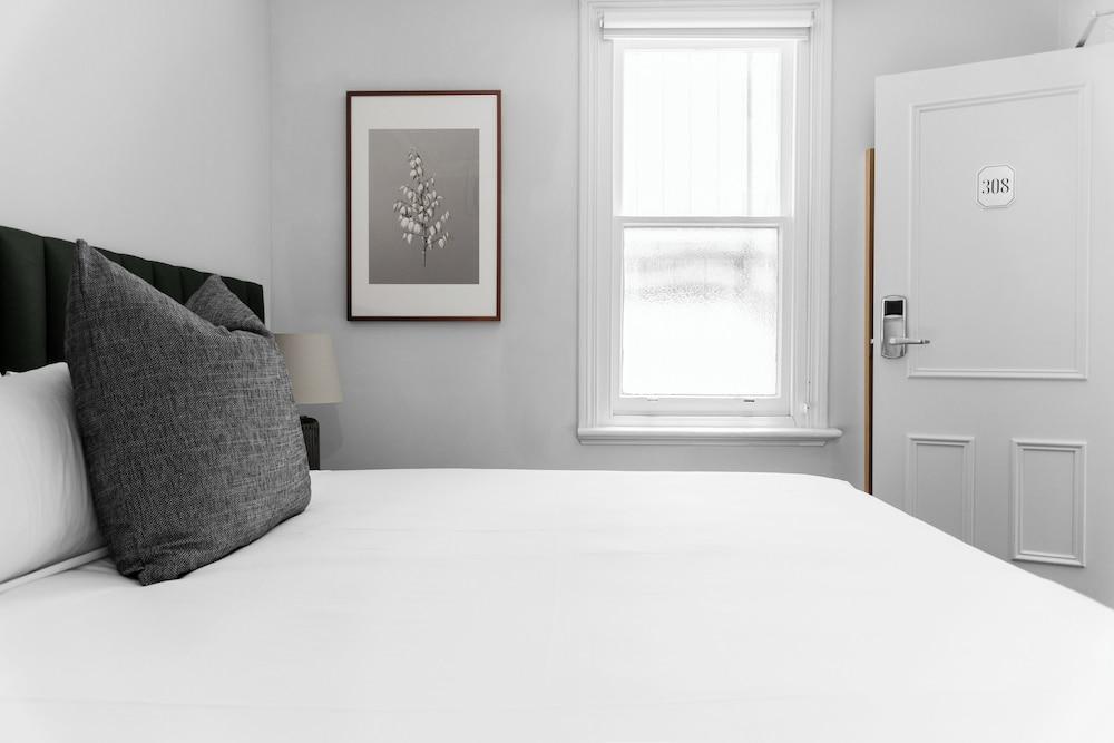 Hotel Challis Potts Point Room Type - Compact Double Room, 1 Double Bed