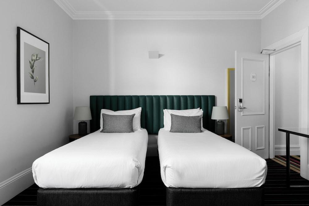Hotel Challis Potts Point - Tap to explore photos