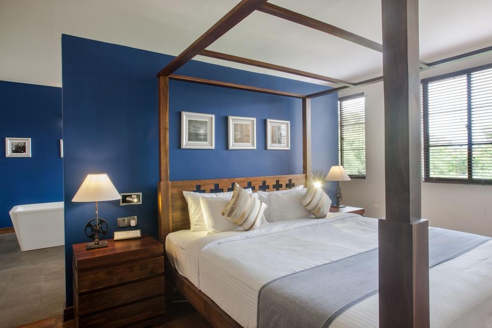 Colombo Court Hotel & Spa Room Type - Honeymoon Suite Colombo Court Hotel & Spa Room Type - Honeymoon Suite
