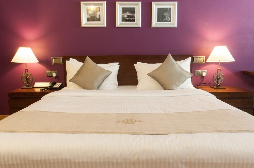 Colombo Court Hotel & Spa Room Type - Deluxe Double Room