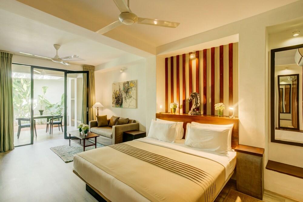 Nyne Hotels - Lake Lodge Room Type - Deluxe King Room with Private Courtyard & Sitting Area