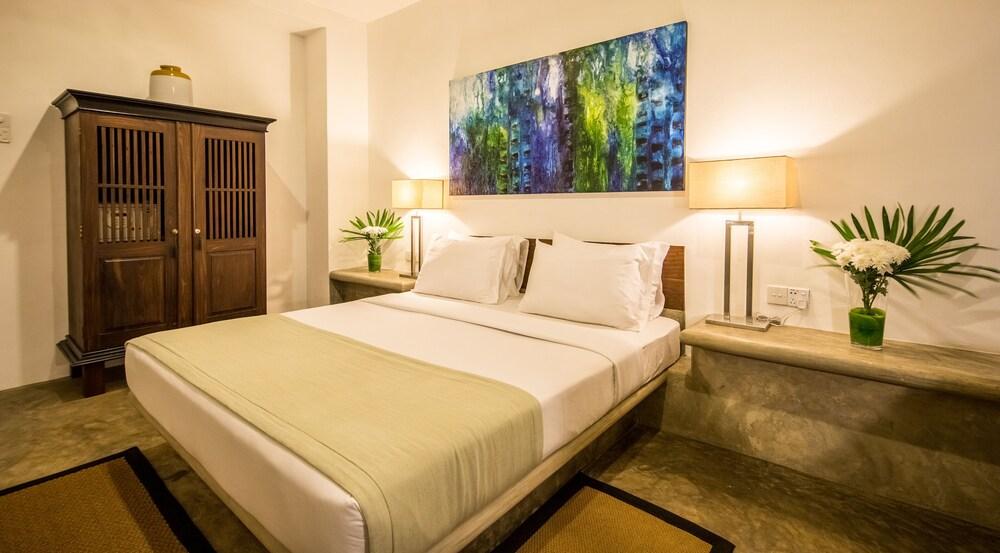 Nyne Hotels - Lake Lodge Room Type - Superior King Room - Early Check-in & Late Check-out (on availability)