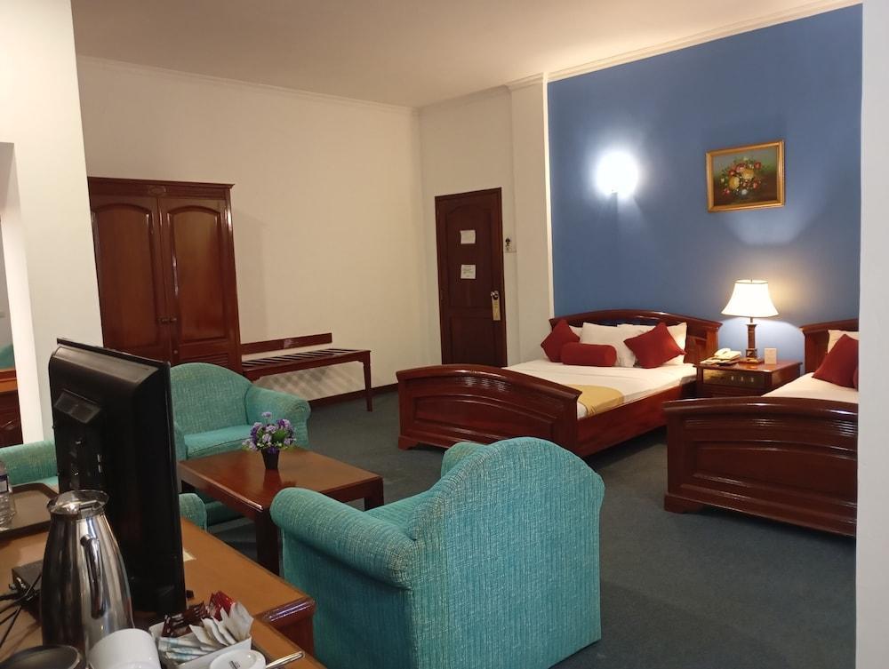 Hotel Sapphire Room Type - Deluxe Quadruple Room