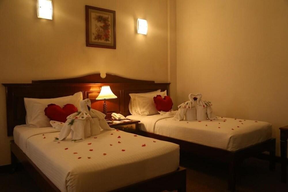 Hotel Sapphire Room Type - Deluxe Double Room