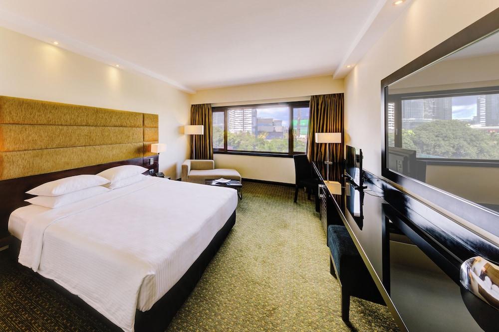 Cinnamon Lakeside Colombo Hotel Room Type - Superior King Room