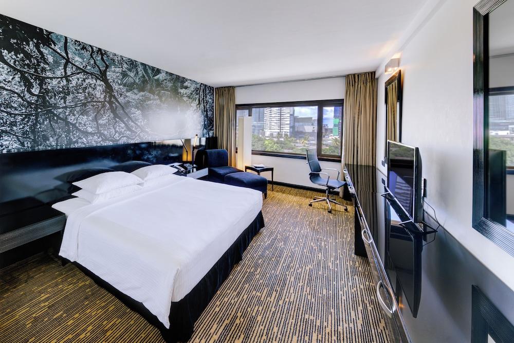 Cinnamon Lakeside Colombo Hotel Room Type - Executive Room with Lounge Access