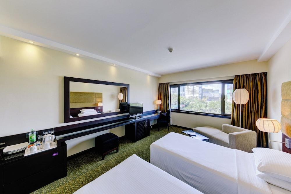 Cinnamon Lakeside Colombo Hotel Room Type - Superior Twin Room Cinnamon Lakeside Colombo Hotel Room Type - Superior Twin Room