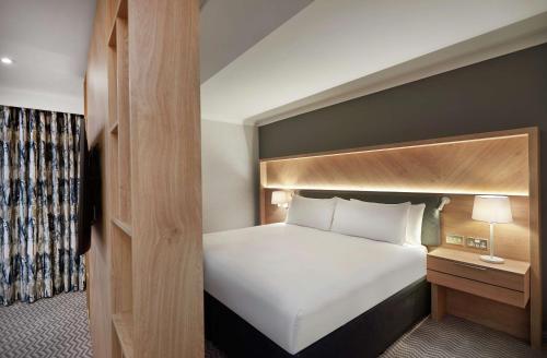 Hilton London Croydon - Tap to explore photos