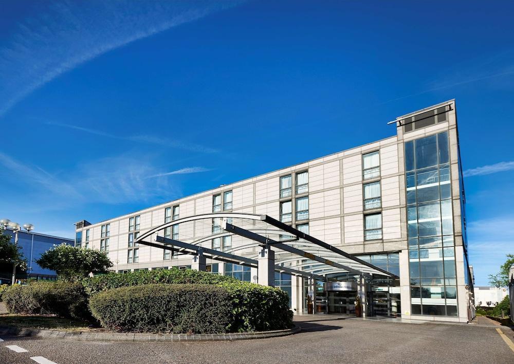 Hilton London Croydon - Tap to explore photos