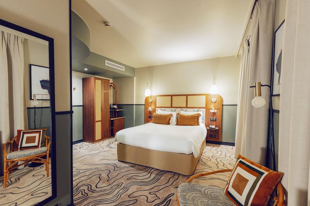 Voco Paris - Porte de Clichy Room Type - Standard Room, 1 Queen Bed