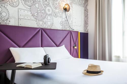 Hotel Ibis Styles Paris Mairie De Clichy - Tap to explore photos