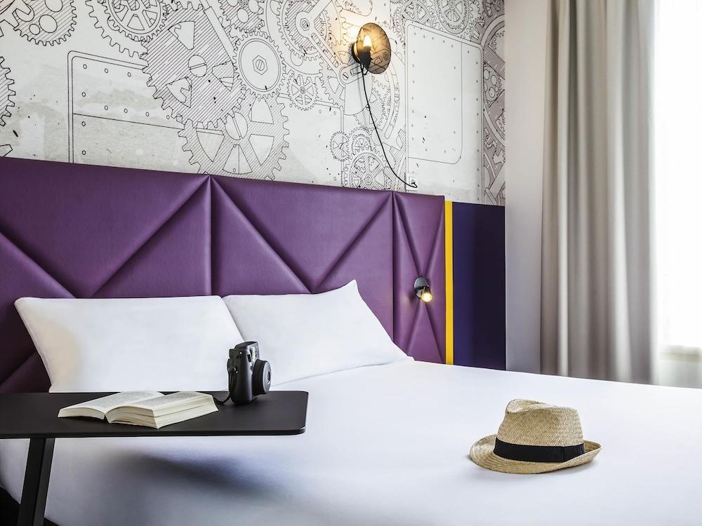 Hotel Ibis Styles Paris Mairie De Clichy - Tap to explore photos