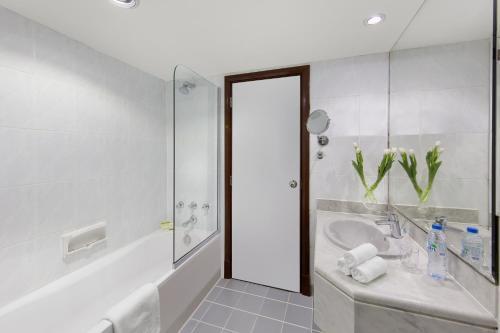Admiral Plaza Hotel Dubai Room Type - Deluxe Large Twin Room