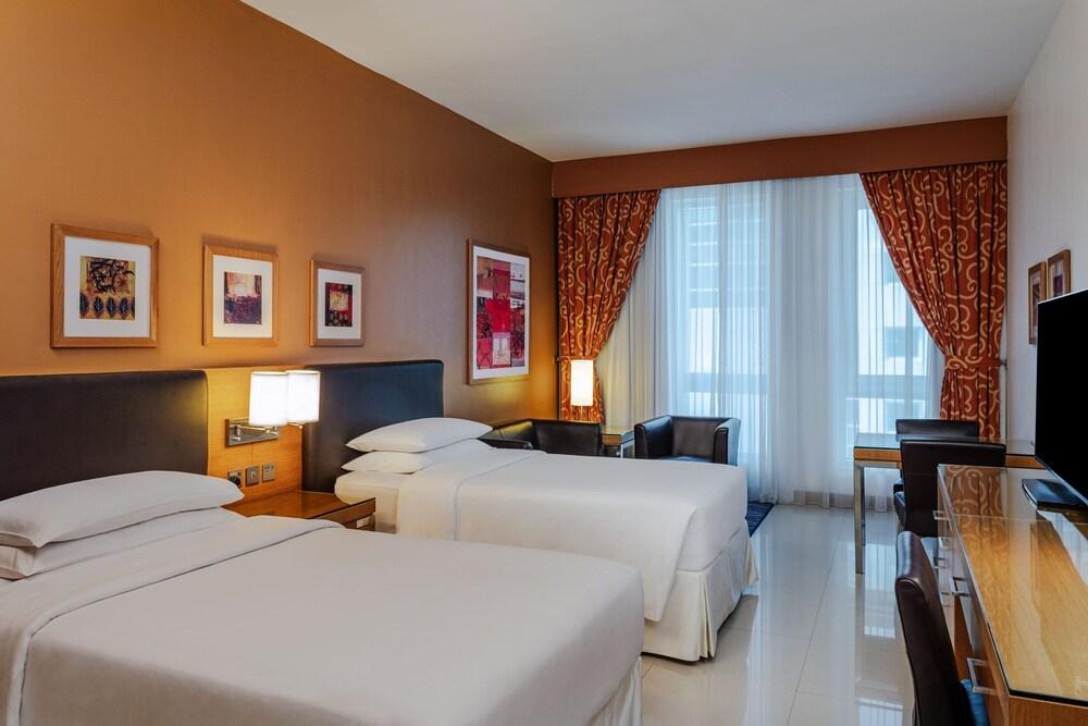 Four Points By Sheraton Bur Dubai Room Type - Classic Room, 2 Twin Beds
