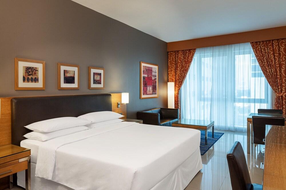 Four Points By Sheraton Bur Dubai Room Type - Classic room, Guest room, 1 King Four Points By Sheraton Bur Dubai Room Type - Classic room, Guest room, 1 King